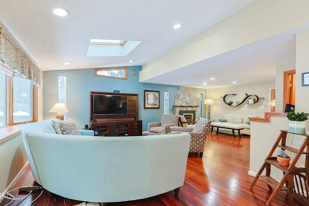 Photo of 18 Sherborne Cir