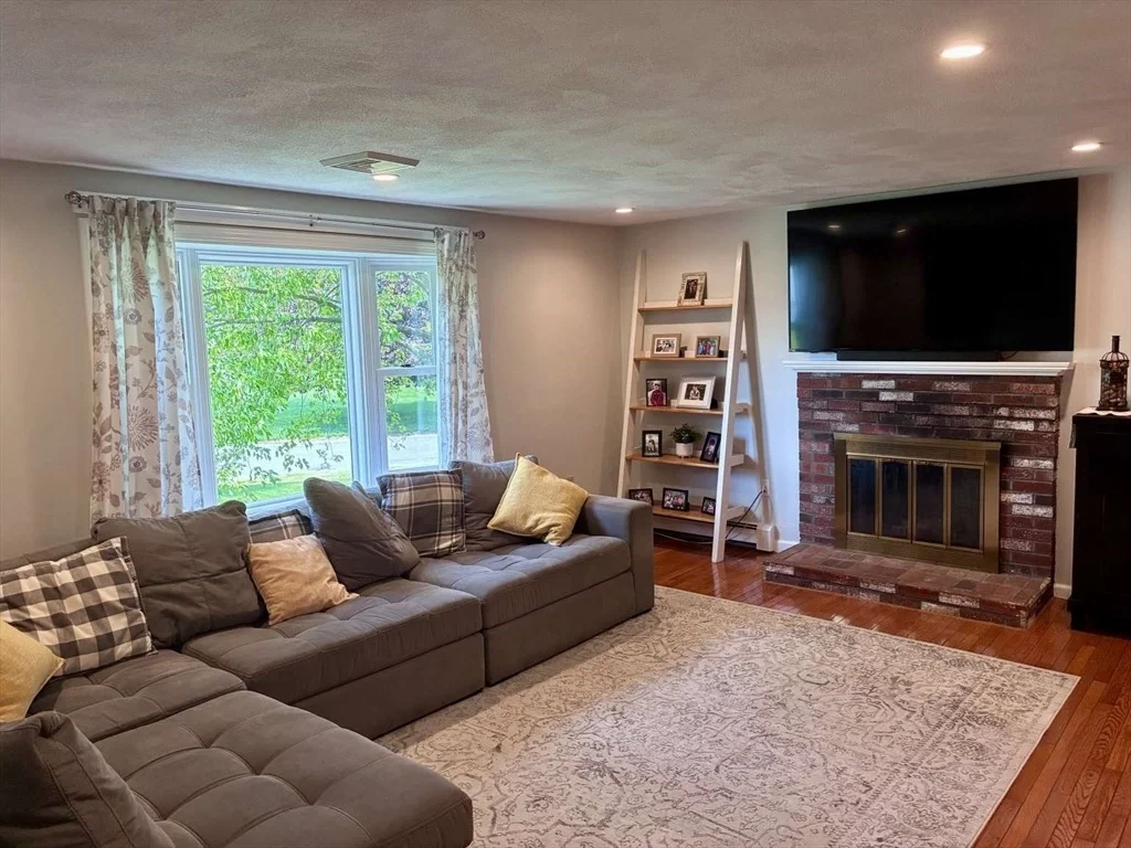Photo of 33 Tomahawk Dr.