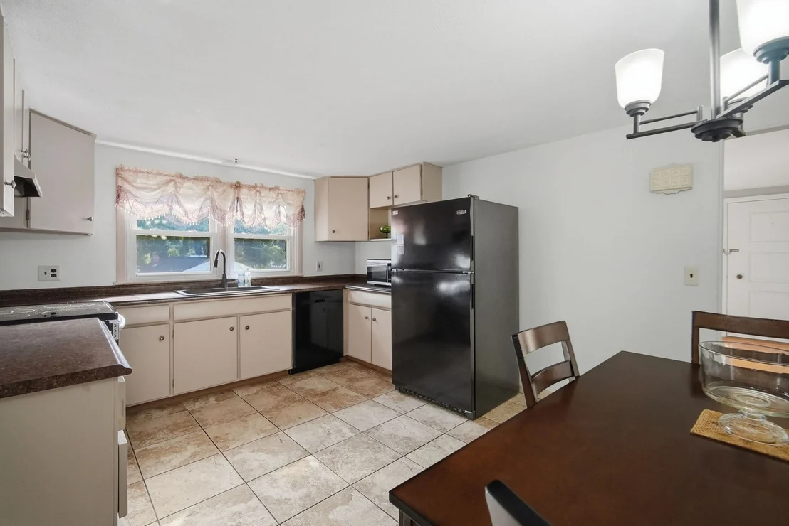 Photo of 6 Sasur St