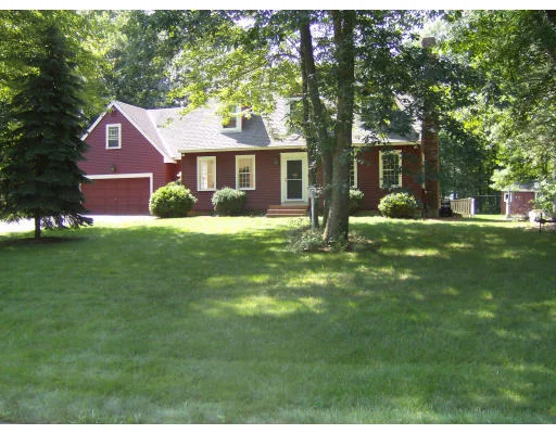 Photo of 2 White Oak Cir