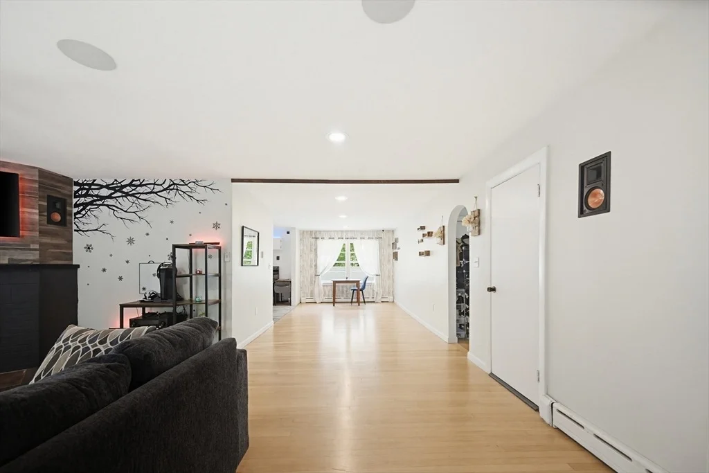 Photo of 101 Edgewater Dr