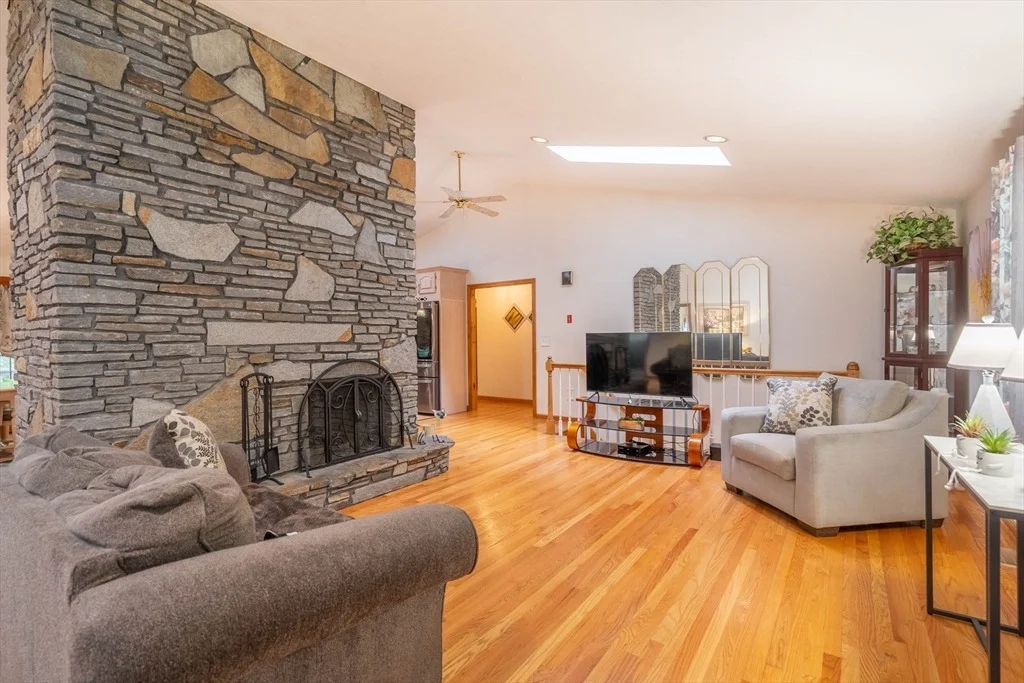 Photo of 25 Grandview Dr