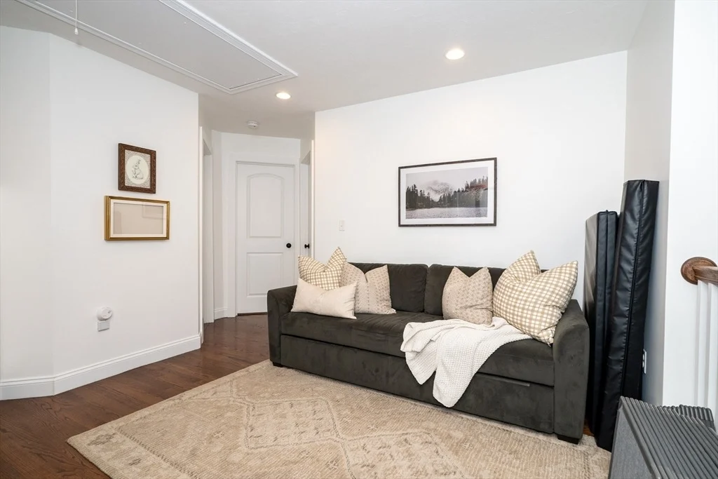Photo of 1 Debrah Ln