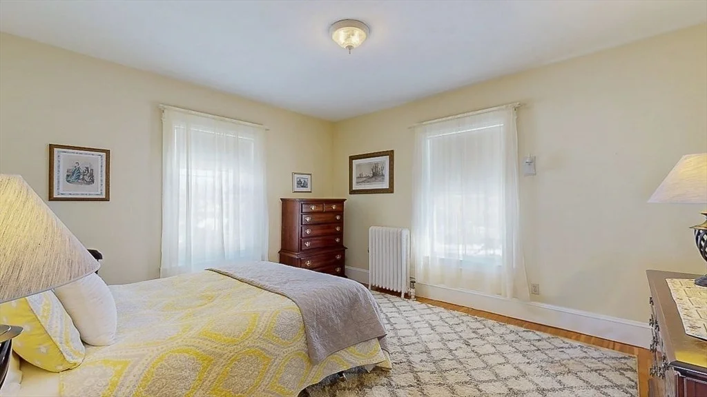 Photo of 907 Pleasant St