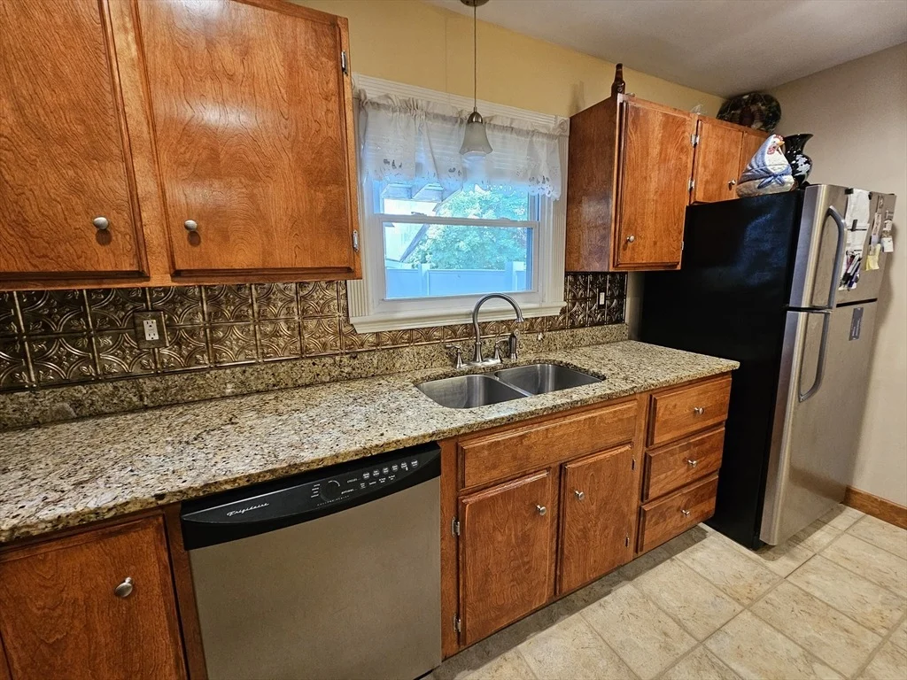 Photo of 461 River Rd