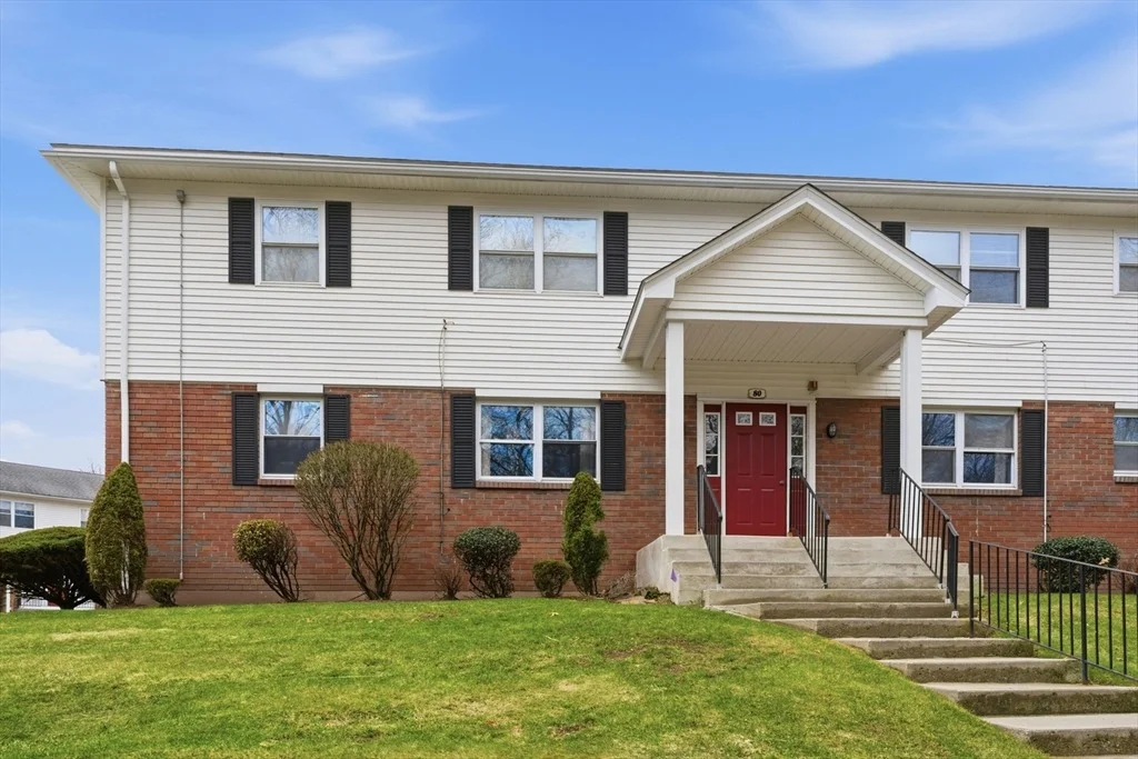 Photo of Unit B at 80 Colonial Cir