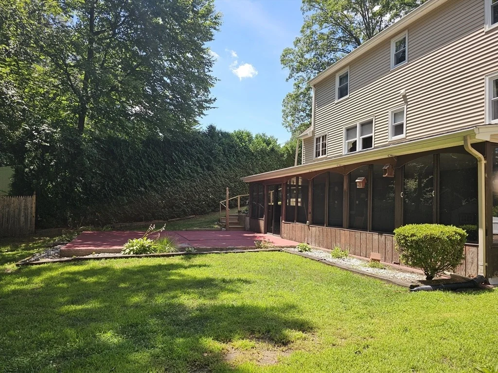Photo of 152 Shaker Rd
