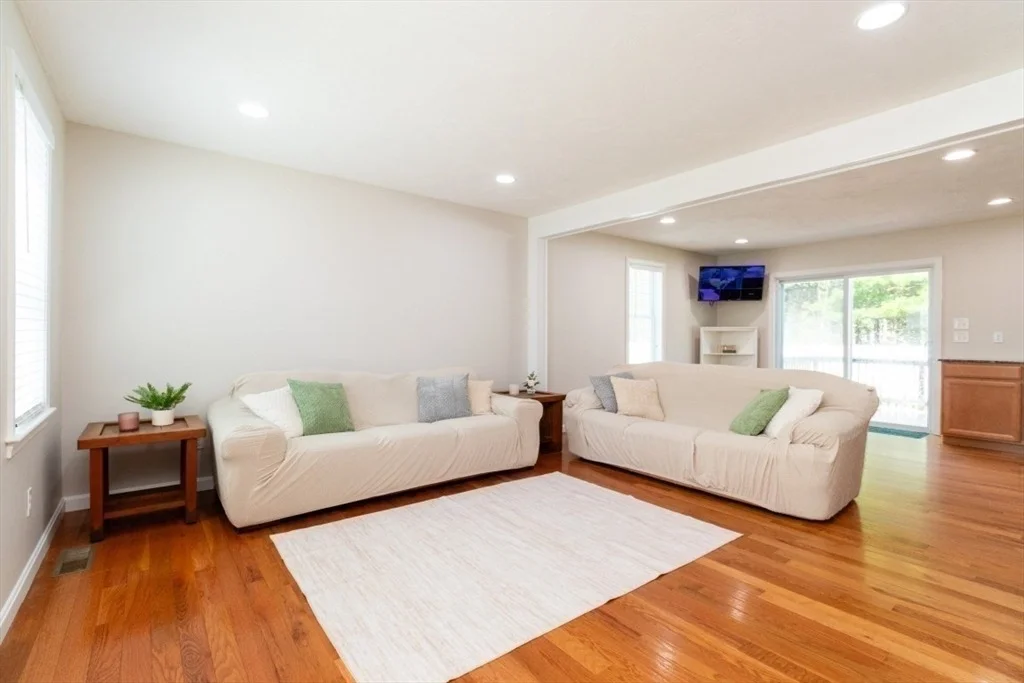 Photo of 264 Charge Pond Rd