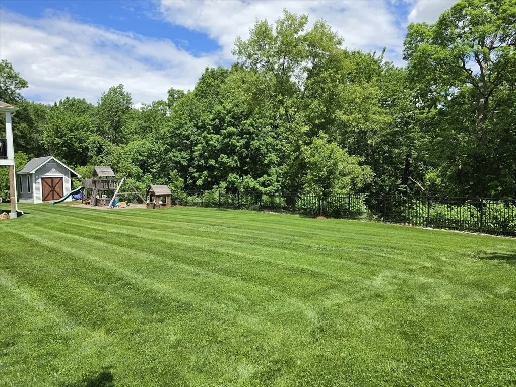 Photo of 8 Blue Jay Ln