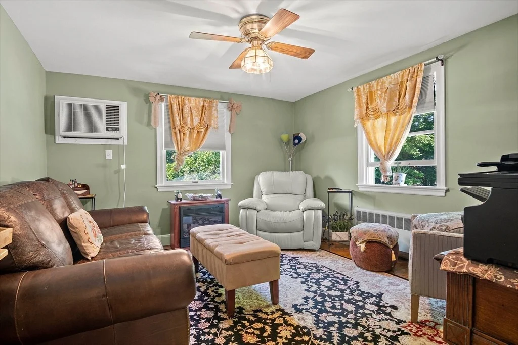Photo of 4 Merrow Ln