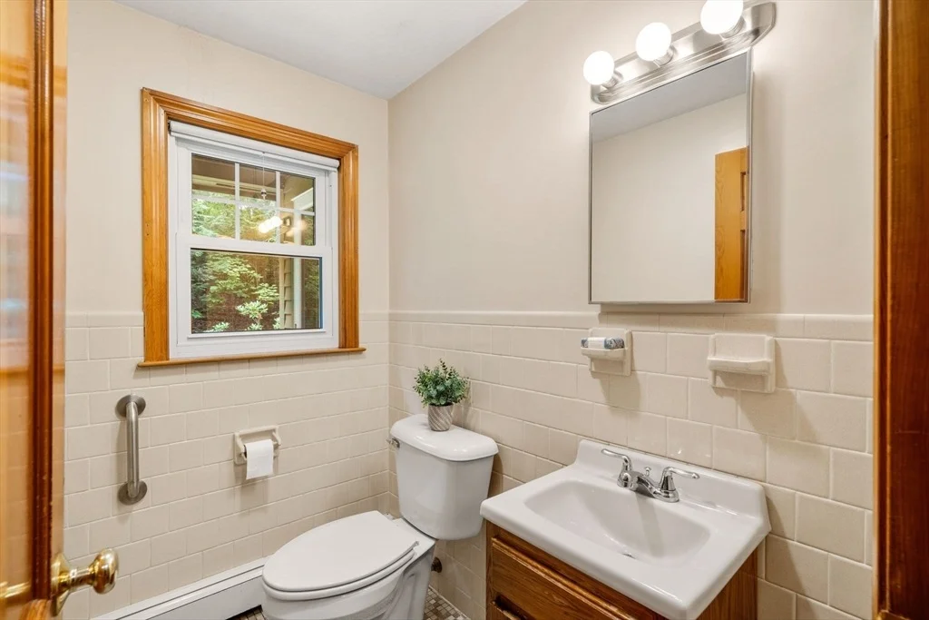 Photo of 83 Hemlock Park Dr