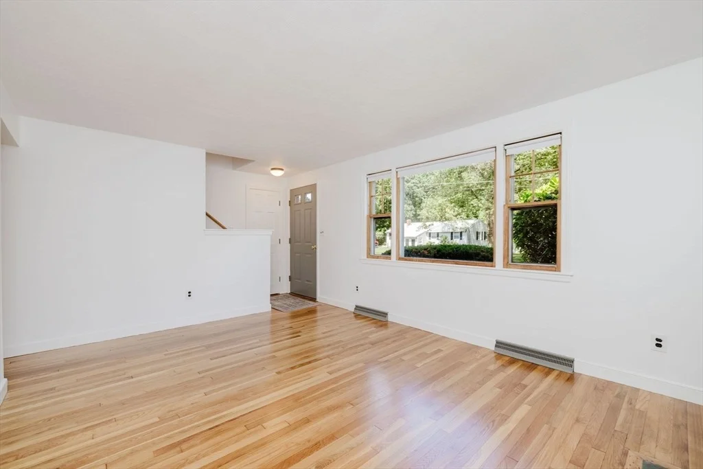 Photo of 27 Connie Dr