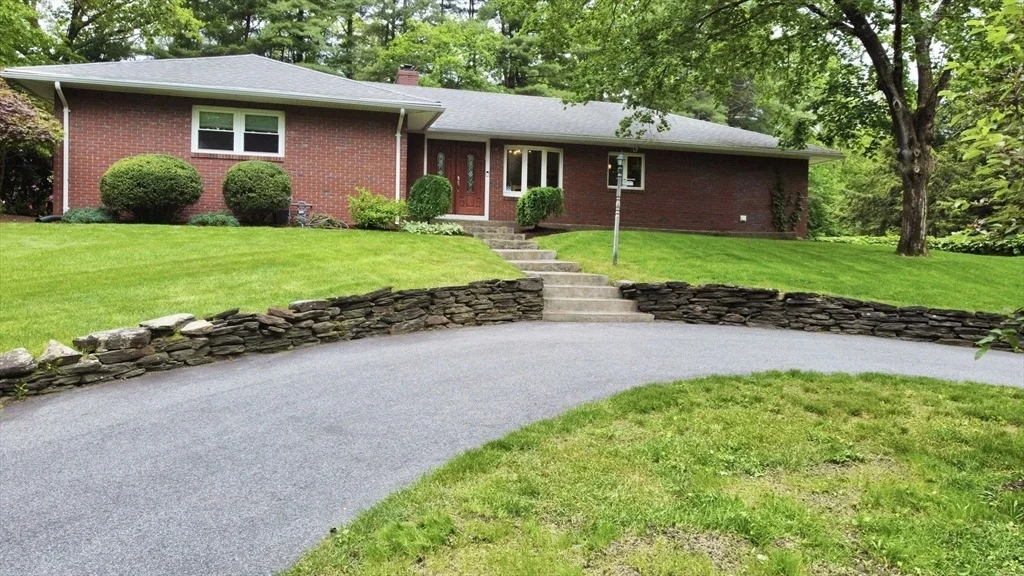 Photo of 166 Primrose Dr