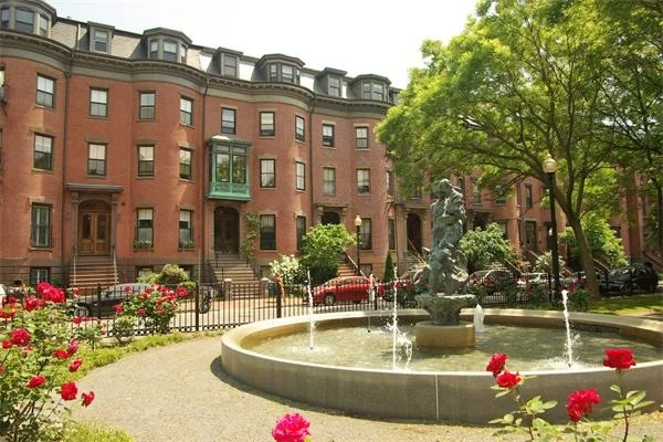 Photo of Unit 1 at 17 Worcester Sq.