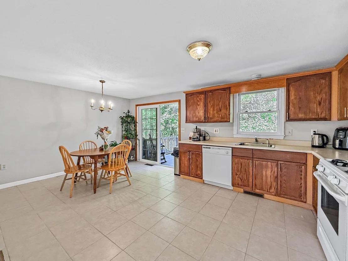 Photo of 23 Iona Ave