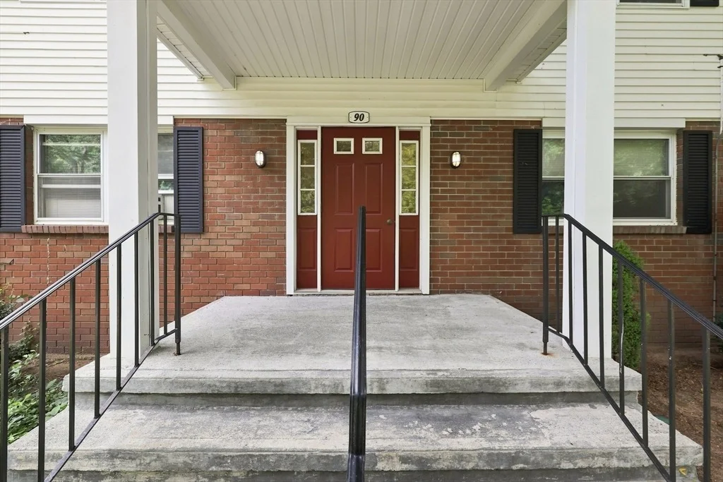 Photo of Unit C at 90 Colonial Cir