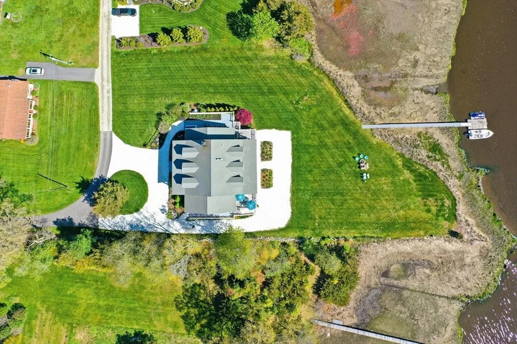 Photo of 922 Drift Rd