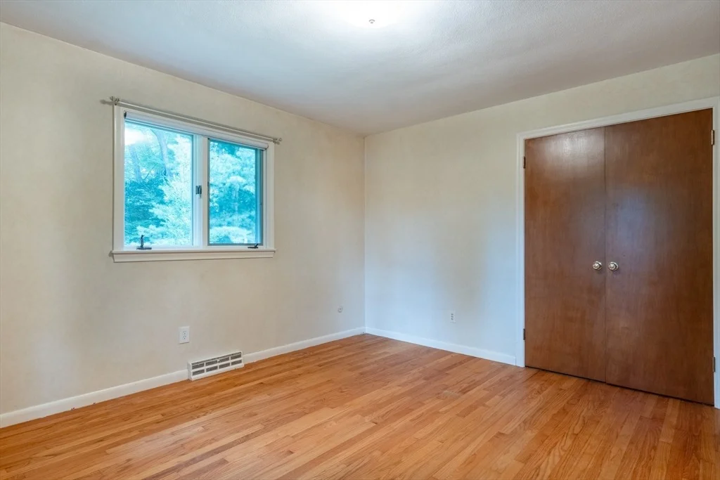 Photo of 26 White Oaks Dr