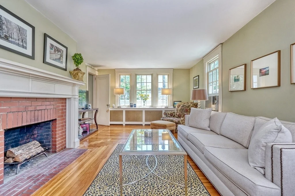 Photo of 17 Old Brook Cir