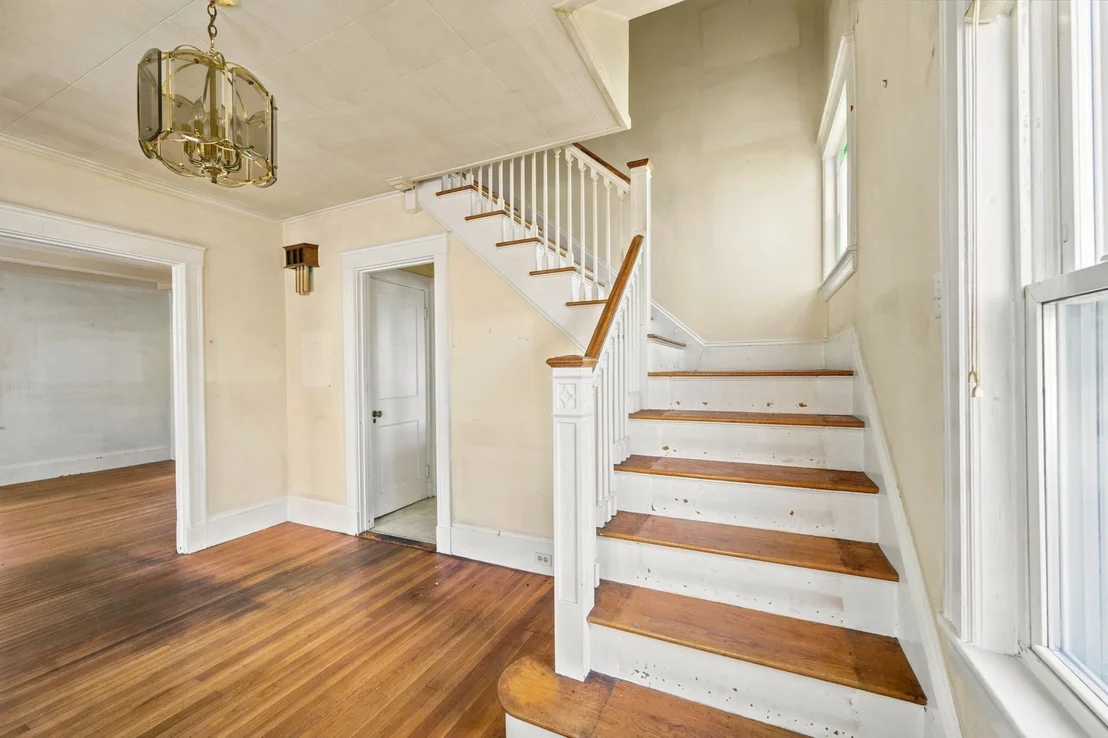 Photo of 28 Roosevelt Ave