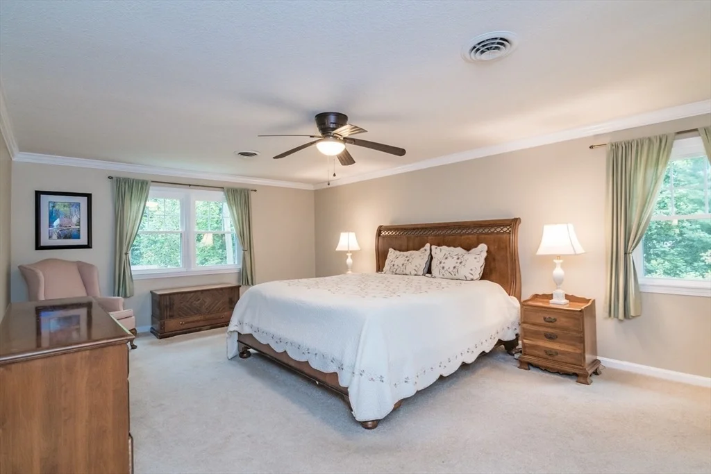 Photo of 42 Elizabeth Cir