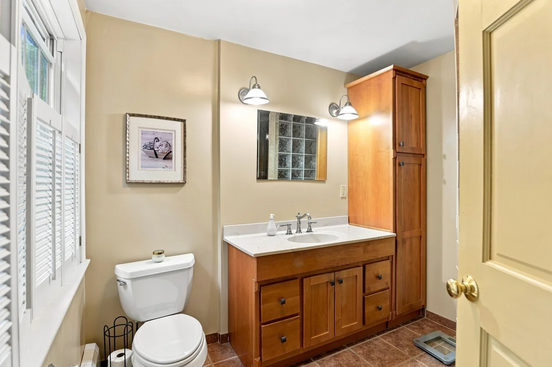 Photo of 975 Hanover St