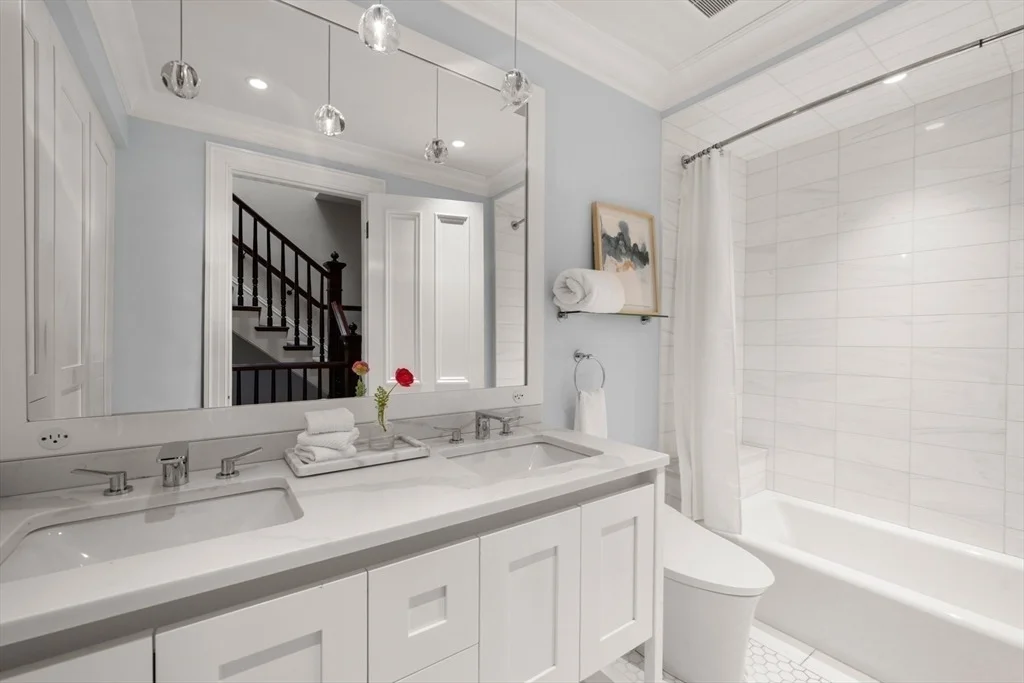 Photo of 321 Beacon Street