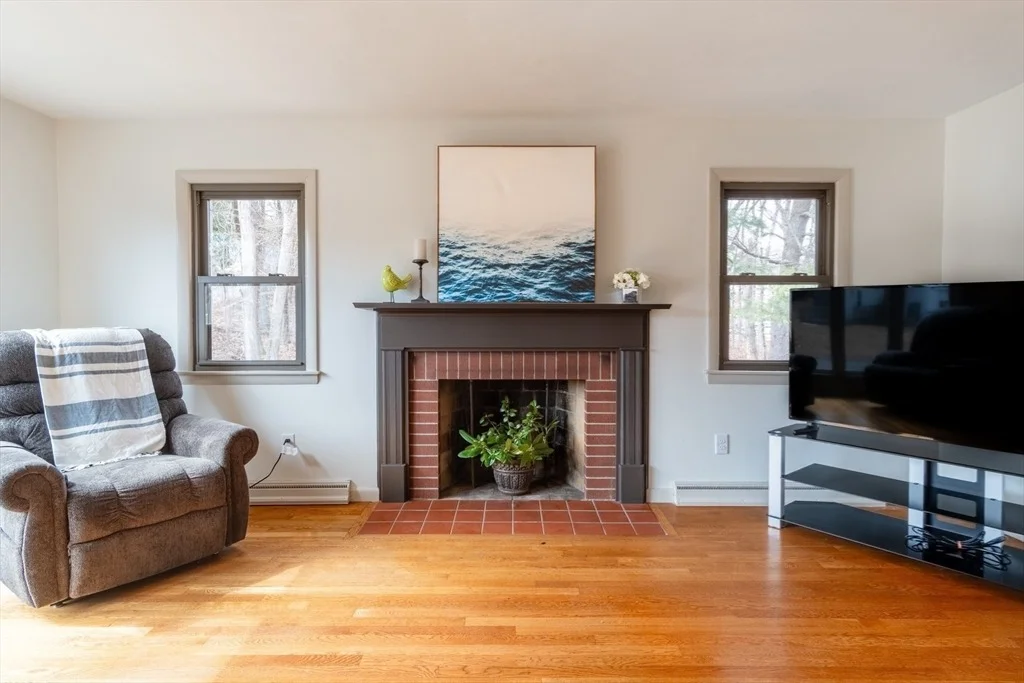Photo of 2 Linwood Dr