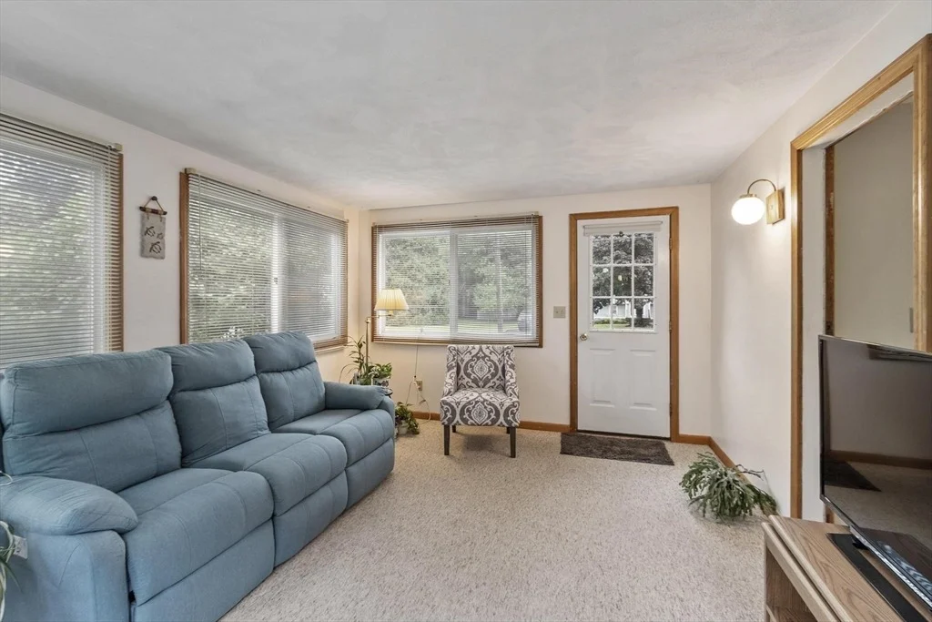 Photo of 7 Susan Dr