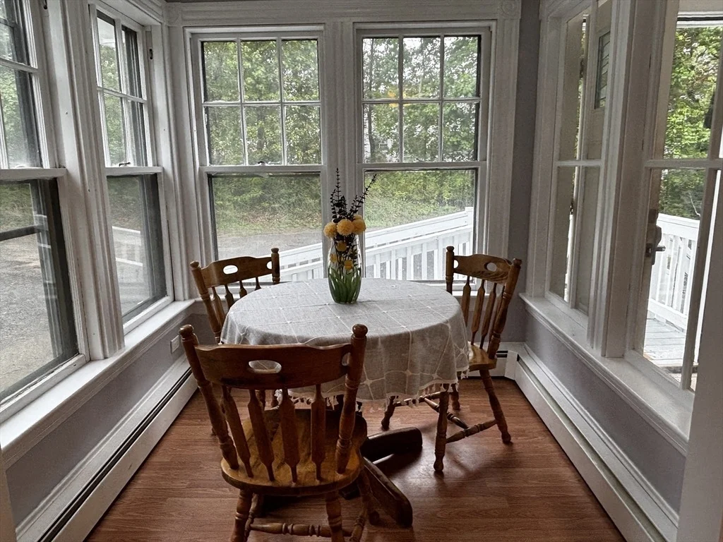 Photo of 1048 Main St