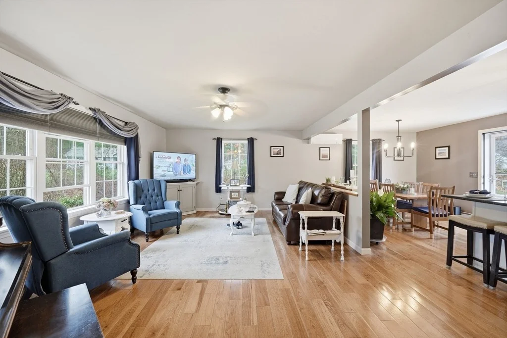 Photo of 7 Hillside Meadows Dr
