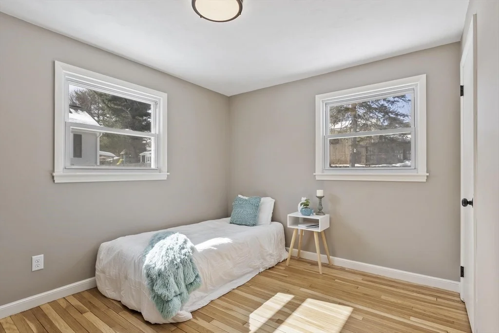 Photo of 6 Meadowbrook Dr