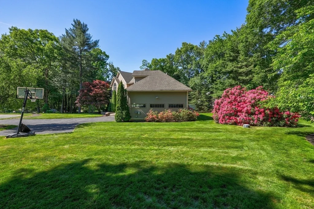 Photo of 10 Strawberry Knoll Dr