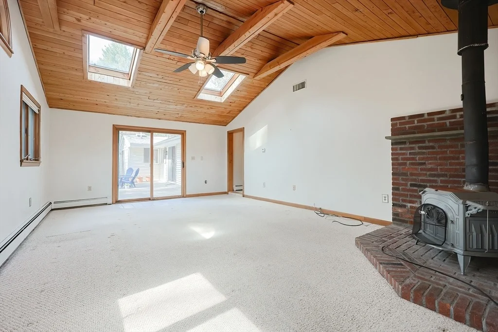 Photo of 10 Corrine Dr