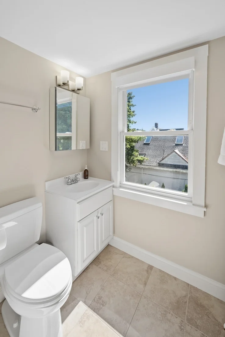 Photo of 1175 Centre St
