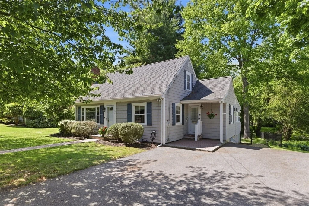 Photo of 490 Main Street