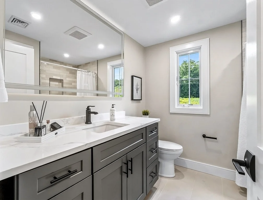 Photo of 28 Fieldstone Dr
