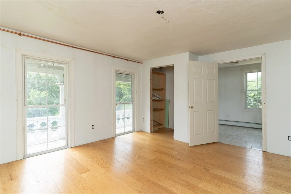 Photo of 1166 Main St