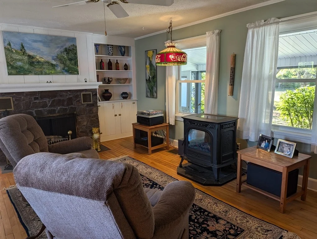 Photo of 504 Lampblack Rd