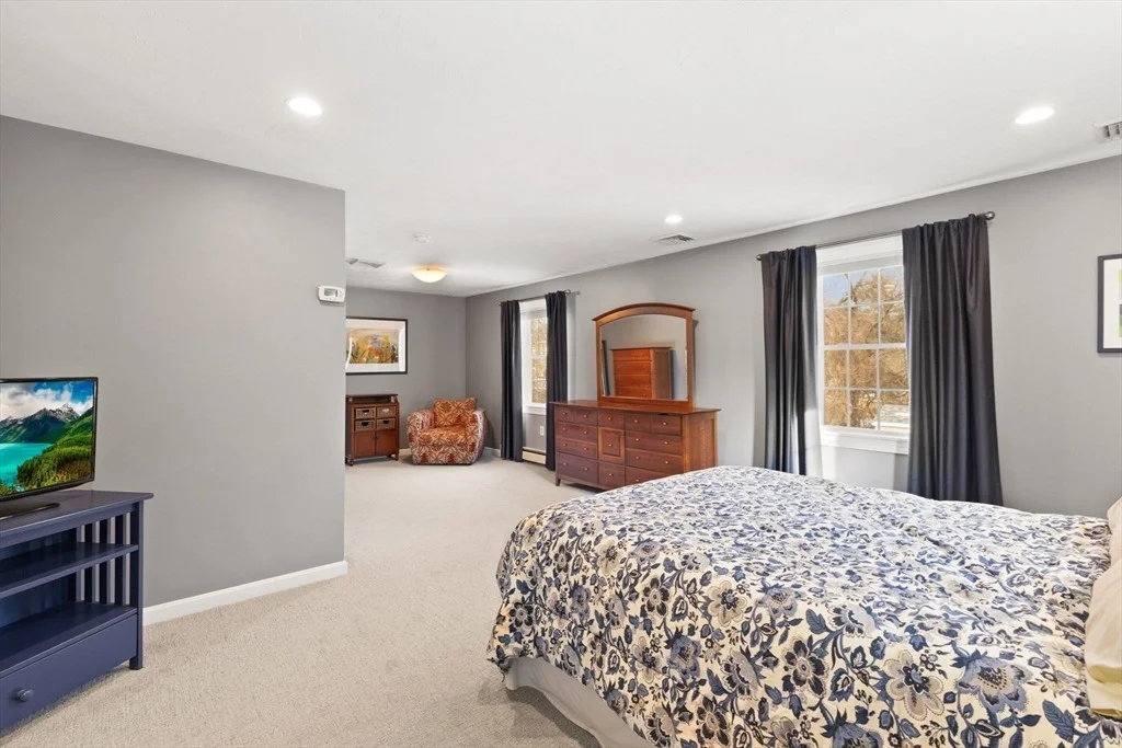 Photo of 40 Tabway Ln