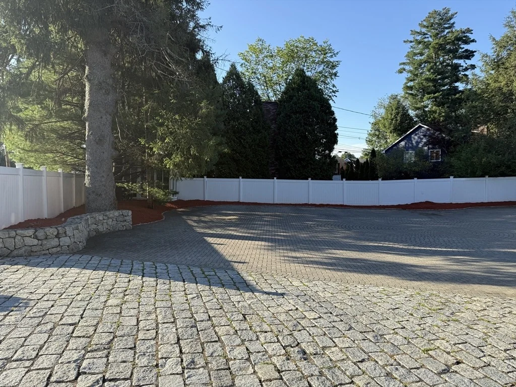 Photo of 2 Temple St