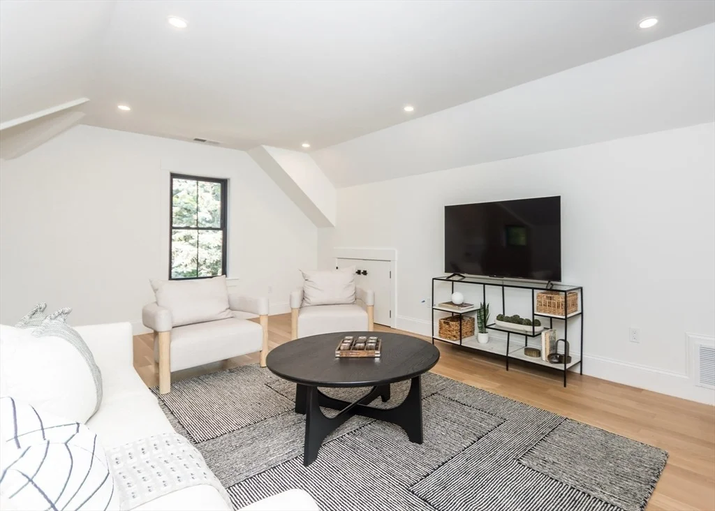 Photo of 38 Hillcroft Road