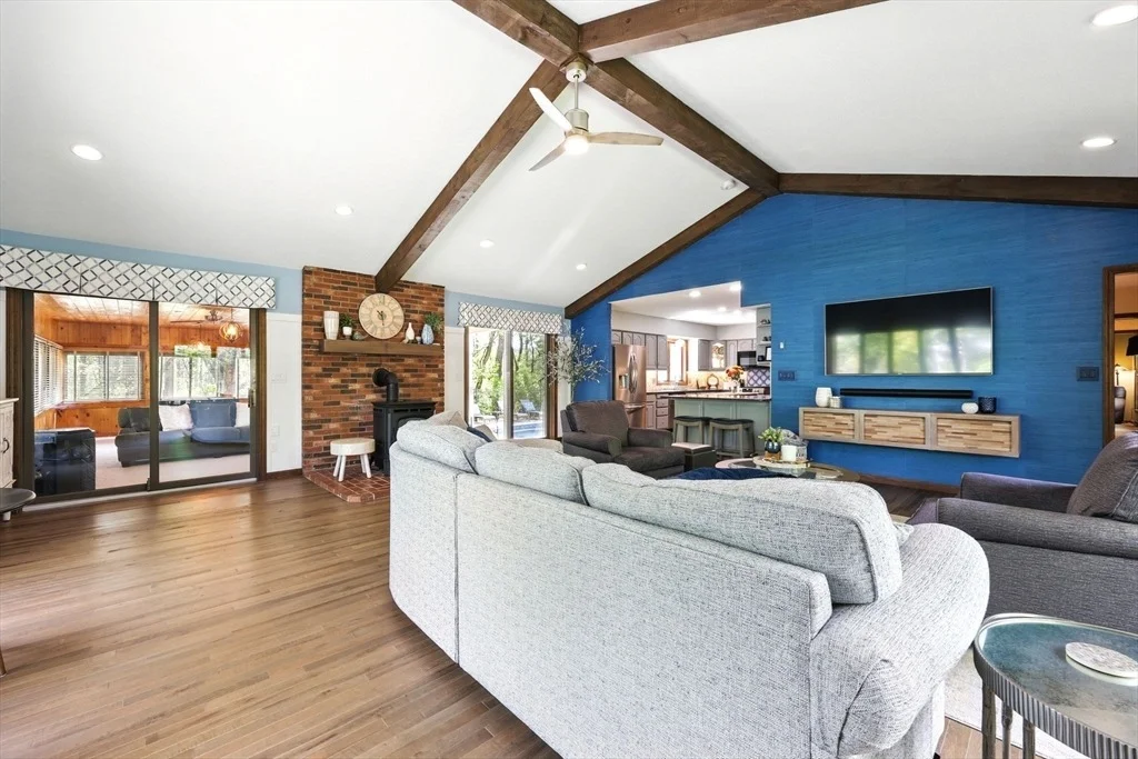 Photo of 2 Cedar Oak Dr