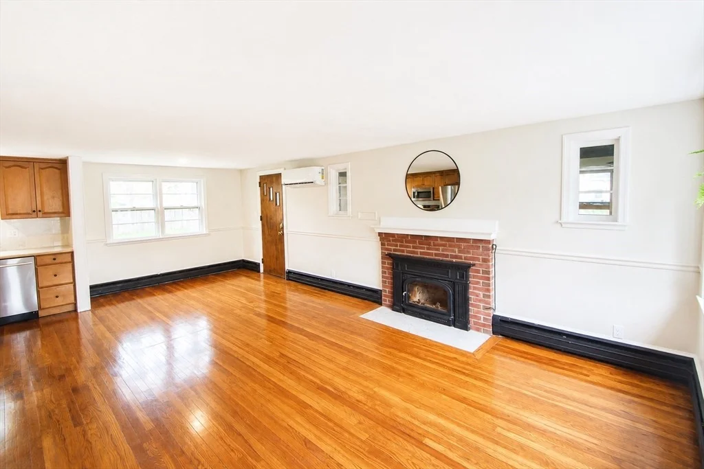 Photo of 4 Simmons Ave