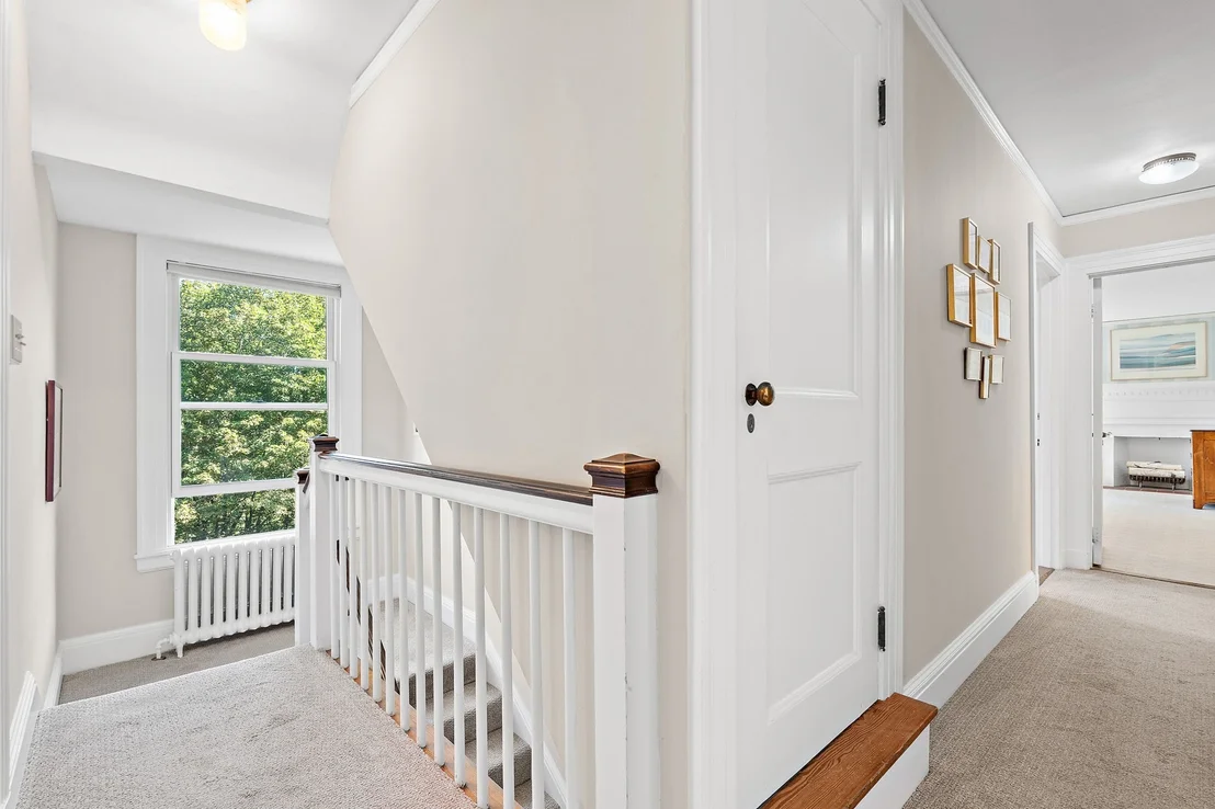 Photo of 8 Oakmount Circle