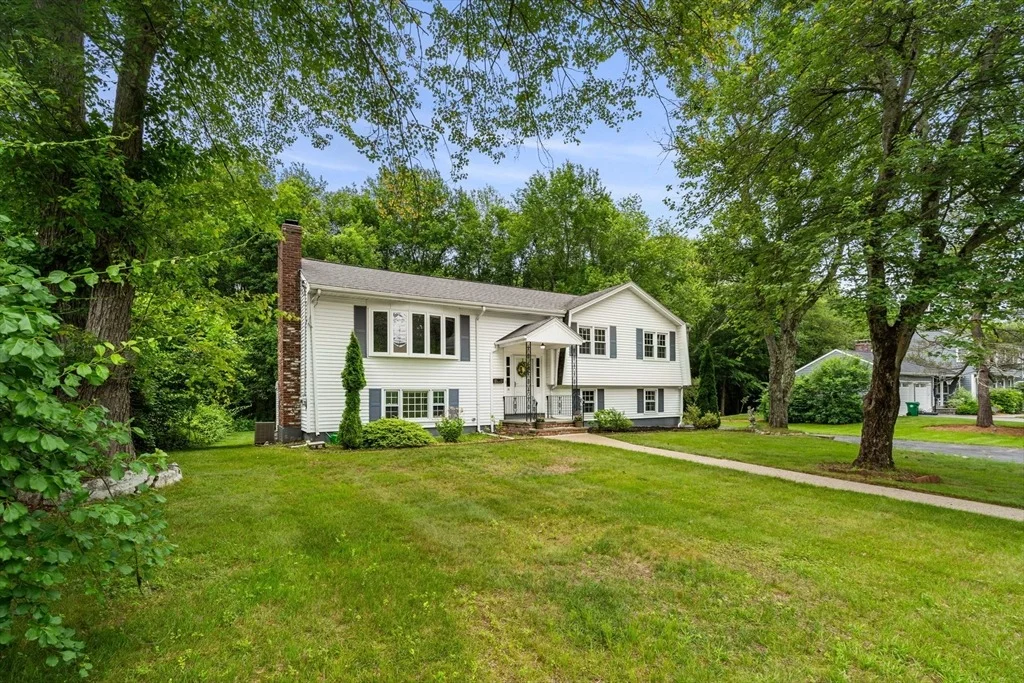 Photo of 15 Stanford Dr