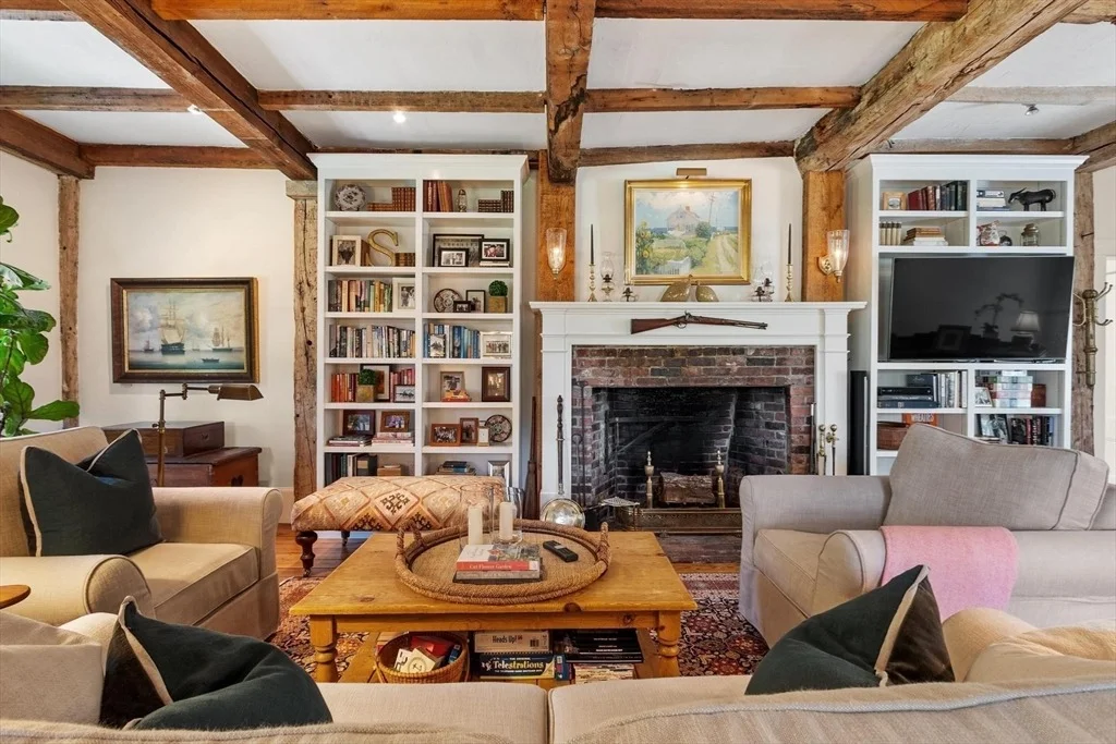 Photo of 827 Hill Rd