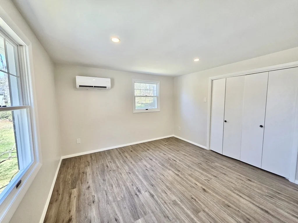 Photo of 8 Wolf Hill Rd