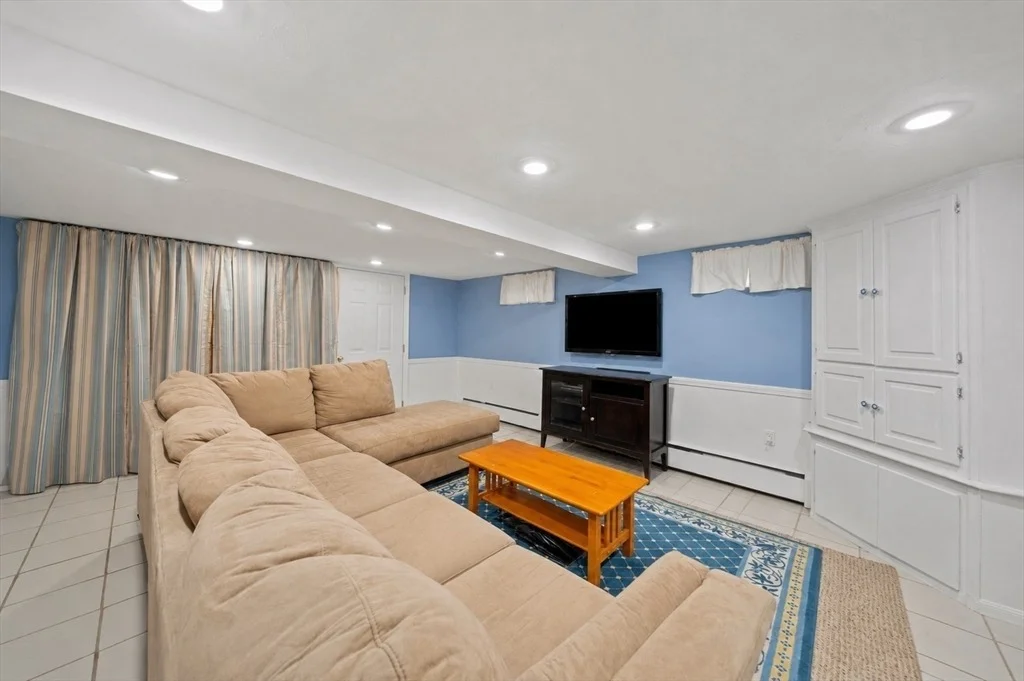 Photo of 30 Roseen Rd