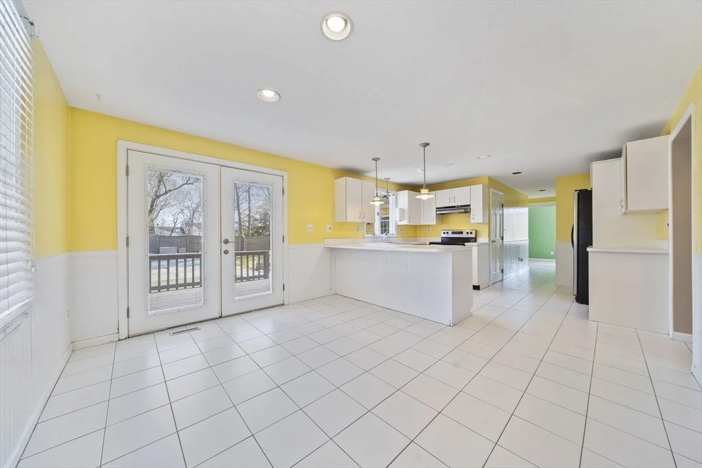 Photo of 75 Erica Dr